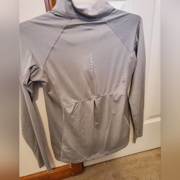 Columbia Women's 1/4 zip dry fit shirt - Picture 4 of 4